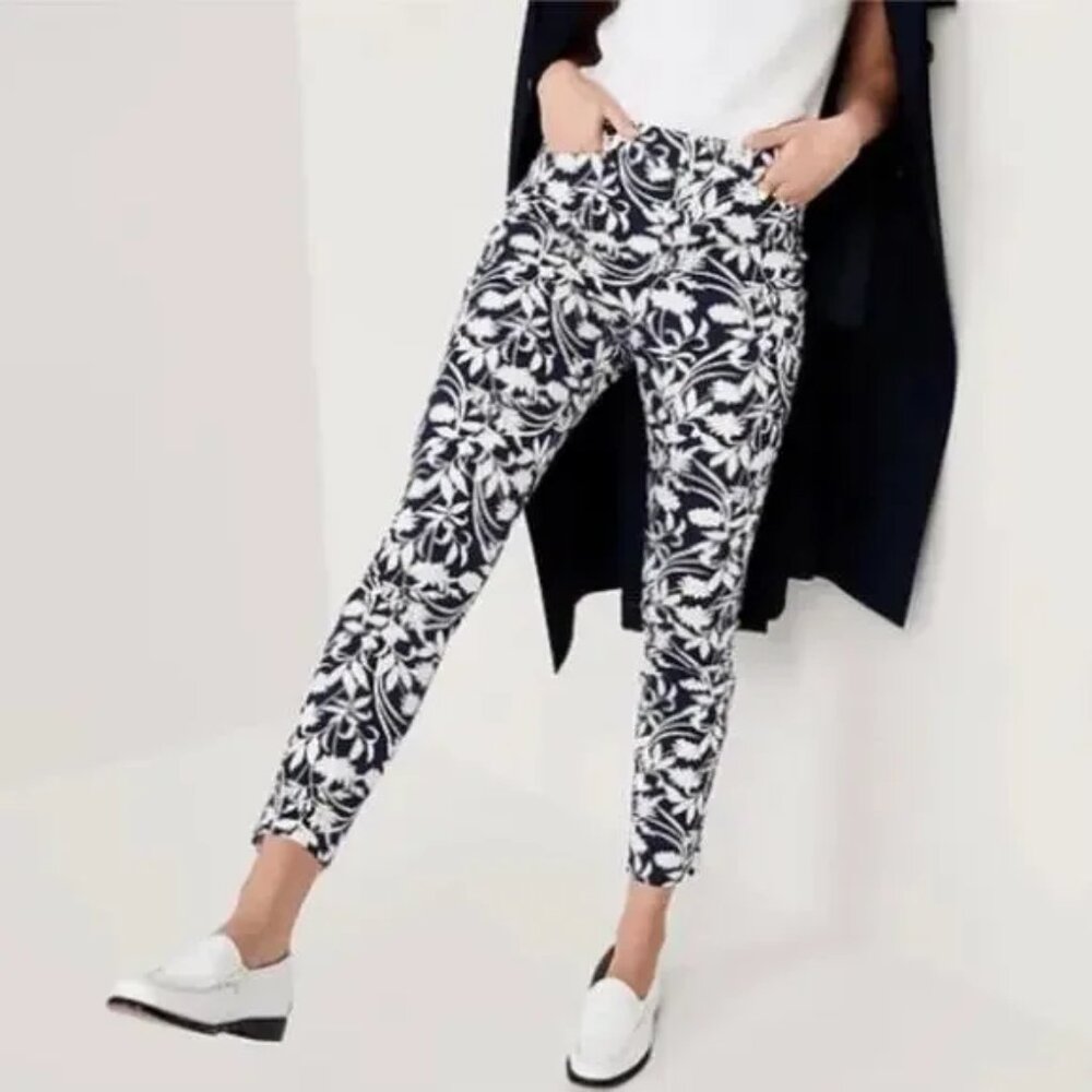 Old Navy Pixie Skinny Pants High Rise Navy Blue & White Floral Size 6